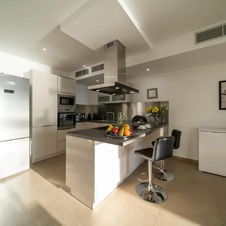 Beachfront Villa La Mer, Veritas - Maid, Babysitting, Breakfast & Boat On Request *