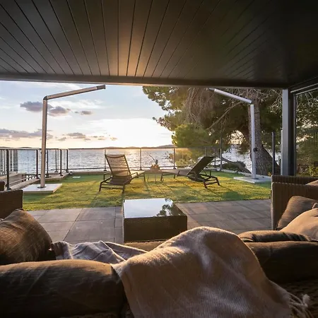 Beachfront Villa La Mer, Veritas - Maid, Babysitting, Breakfast & Boat On Request * Бибинье