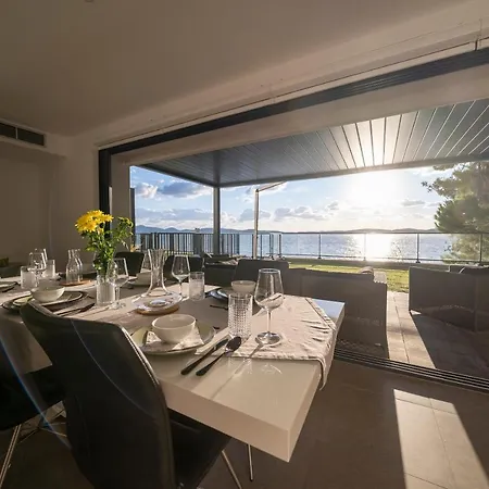 Beachfront Villa La Mer, Veritas - Maid, Babysitting, Breakfast & Boat On Request * Бибинье
