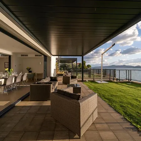Beachfront Villa La Mer, Veritas - Maid, Babysitting, Breakfast & Boat On Request ביבינייה