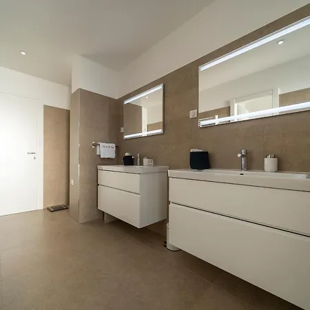 Beachfront Villa La Mer, Veritas - Maid, Babysitting, Breakfast & Boat On Request *