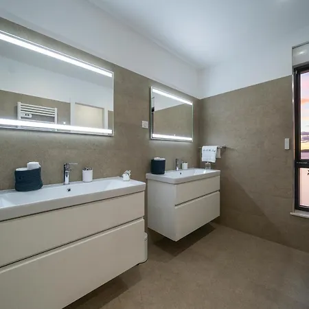 Beachfront Villa La Mer, Veritas - Maid, Babysitting, Breakfast & Boat On Request * Бибинье