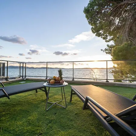 Вилла Beachfront Villa La Mer, Veritas - Maid, Babysitting, Breakfast & Boat On Request Бибинье