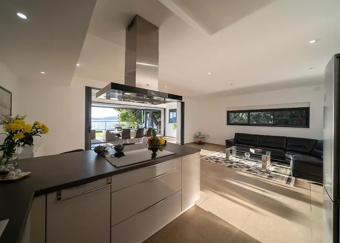 Beachfront Villa La Mer, Veritas - Maid, Babysitting, Breakfast & Boat On Request וילה *