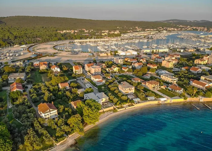 Beachfront Villa La Mer, Veritas - Maid, Babysitting, Breakfast & Boat On Request וילה