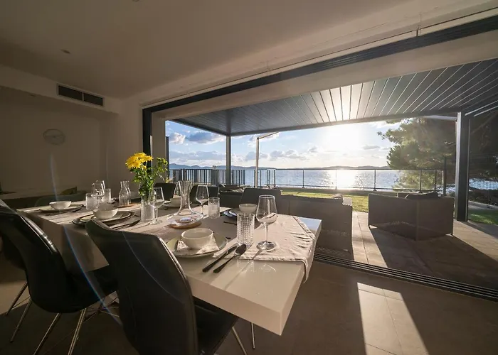 Beachfront Villa La Mer, Veritas - Maid, Babysitting, Breakfast & Boat On Request * ביבינייה