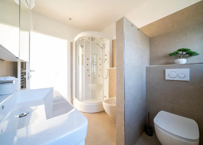 Beachfront Villa La Mer, Veritas - Maid, Babysitting, Breakfast & Boat On Request וילה