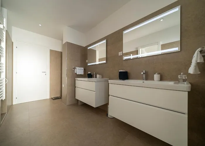 Beachfront Villa La Mer, Veritas - Maid, Babysitting, Breakfast & Boat On Request *