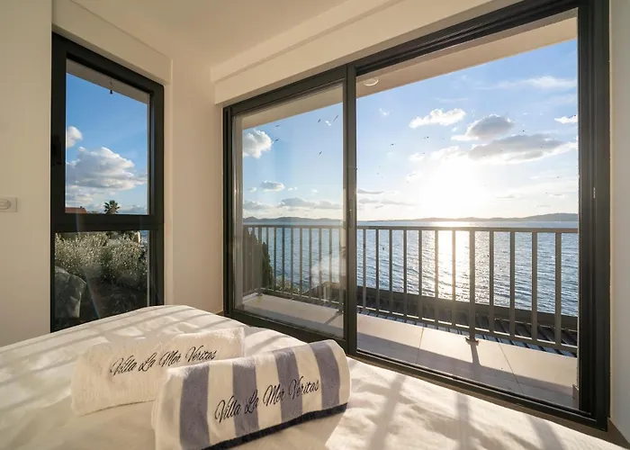 Beachfront Villa La Mer, Veritas - Maid, Babysitting, Breakfast & Boat On Request *