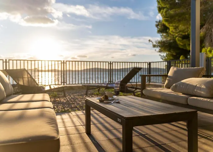 Beachfront Villa La Mer, Veritas - Maid, Babysitting, Breakfast & Boat On Request * ביבינייה