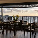 Beachfront Villa La Mer, Veritas - Maid, Babysitting, Breakfast & Boat On Request فيلة *