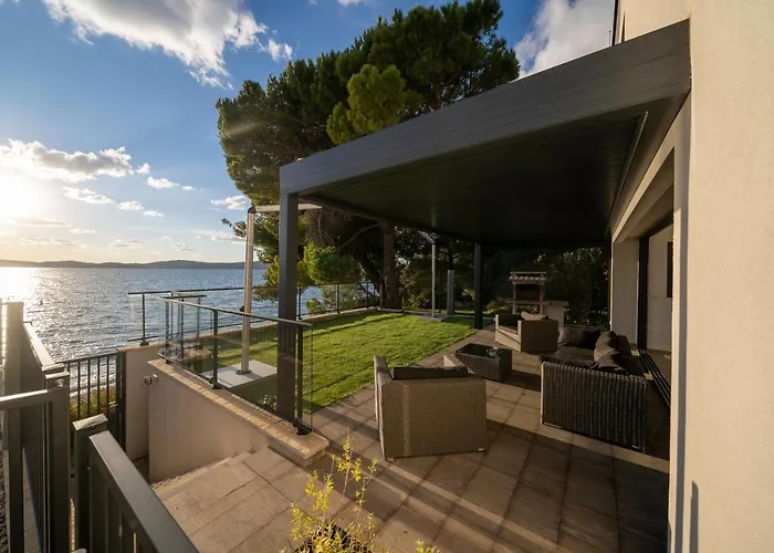 Beachfront Villas Veritas *